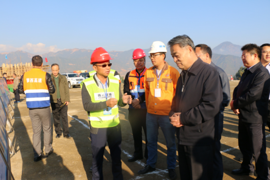 交通运输部党组书记杨传堂赴泸黄路改扩建工程现场调研指导工作